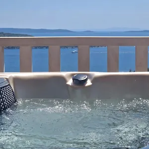 apartment-elza-trogir.hotels-in-trogir.com/